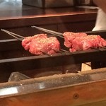 達 菊うら - 炭火でじっくり焼いてます