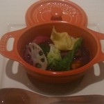 マンサルヴァ - 冬野菜と南瓜のミネストラのココット仕立て　初搾りオリーブオイルの『Novello』と供に