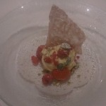 マンサルヴァ - 苺とホワイトチョコレートのエスプーマ　ピスタチオのジェラート添え