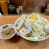 豚山 - 小ラーメン (麺250g、豚2枚) 900円、汁なしに変更 100円、味玉 100円、肉あぶら 100円 ※ 野菜マシマシ、生姜、アレ(この日は「辛魚粉」)
2024年2月4日