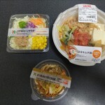 セブンイレブン - 料理写真:うま辛キムチ鍋 594円、ツナ&コーンサラダ 213.84円、おつまみピリ辛ごま白菜 194.40円 ♪