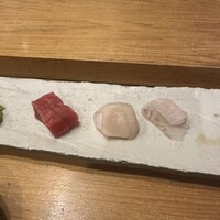 鮨処 竜敏 - まぐろ　帆立　白身