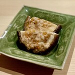 温石 - 藤枝の椎茸　炭火焼き。アカザエビの味噌と卵のソース