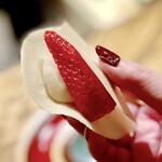 温石 - 苺大福の出来上がり！演出がとても素敵です。