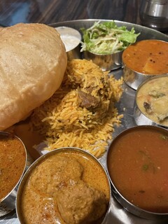 Venu's South Indian Dining - ノン ベジ セット(プーリー)