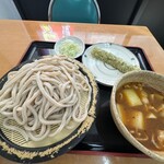鴻巣うどん てらや - 辛味噌肉汁うどん（並）　550円　ちくわ　150円