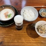 Musashi Kokubunji Ushio - 平日限定ランチセットの最初に出てくる品々(自家製豆腐、おから煮、ちりめん山椒、ごはん)