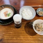 武蔵国分寺 潮 - 平日限定ランチセットの最初に出てくる品々(自家製豆腐、おから煮、ちりめん山椒、ごはん)