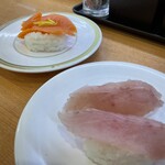Kappa壽司 能代店 - 手前がびん長まぐろ 110円　柚子塩サーモン 110円