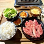 Yoshichan - 和牛カルビランチ 
                      サラダ、キムチ、スープ、ライス付き