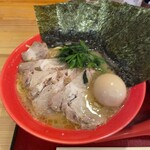 ラーメンカーニバル - 料理写真:特製家系ラーメン