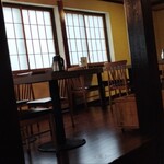 うどん処 やまき醤油蔵 - 店内。外と変わらないくらい寒い