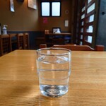 やぶ善 - 提供してくれるお水だけでも、お店の心遣いを垣間見ることができます。