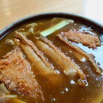 やぶ善 - 適度な厚みのある"カツ"は、揚げたて熱々サックサク。