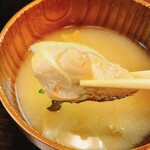 Yottekemaru Tomi - 帆立の漬け丼にセットの味噌汁