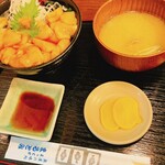 よってけ まるとみ - 料理写真:帆立の漬け丼