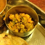 ヘブン - アチャール、じゃがいも、人参、胡瓜、グリーンピースでした。