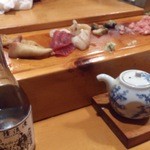 春寿司 - つまみ色々(ホッキ炙り、赤身、ミル貝、鮑、ネギトロなど）