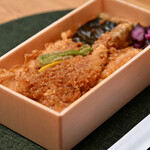 日本橋 天丼 天むす 金子半之助 - 料理写真:上天丼弁当＠税込1,300円│平日10:31頃訪問