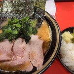ラーメン 環2家 - チャーシュー麺　ライス（自作家丼）