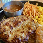 レストラン ほっとポット - ハンバーグチキンステーキ（ハンバーグは合い挽き150g、チキンステーキは鶏もも肉。皮はパリパリ）