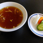 静華 - ランチ付属のスープとお新香