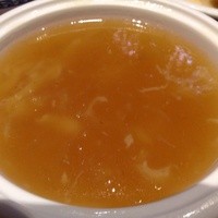 萬珍樓 本店 - 燕の巣ふかひれスープ(2200円)＋サービス料10%