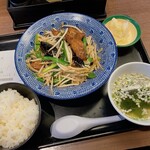 Mats Uken Chuu Kashokudou - レバニラ炒め定食(780円)