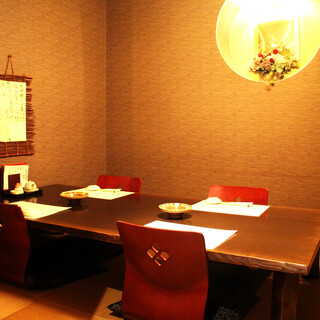 [Private room seating ideal for entertaining] We have a Japanese-style room with Ryukyu tatami mats.