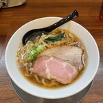 純手打ち だるま - 醤油らーめん(麺大盛)1020円