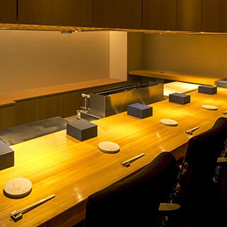Dine in a sophisticated and high-quality space ◆ Counter seats give you a realistic feel ◎