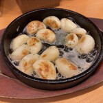 Fureai Sakaba Hoteichan - 鉄板にんにくバター焼き(110円)