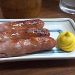 大統領 - 軟骨の破片が練り込まれ、こりこりとした食感が楽しい「軟骨ウィンナー」。カラシと一緒に食べるとお酒が何杯でも行けます。