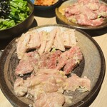 ホルモン焼肉 富や - 