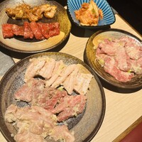ホルモン焼肉 富や 栄店 - 