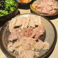 ホルモン焼肉 富や 栄店 - 
