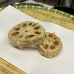 天ぷら はせ川 - レンコン　トップバッターはこれです