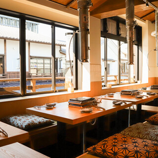 Near market station! We offer a variety of seating options, from the counter to the kotatsu table.