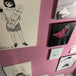 リュモンコーヒースタンド - 店内階段のポップなアート