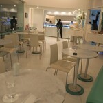 ショコラティエ・エリカ - 内観_フロア