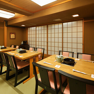 完備可容納4~28人的日式單間。非常歡迎接待和宴會