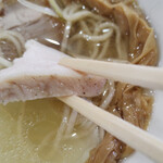 麺屋 心羽 - 鶏リフト（食べかけ）