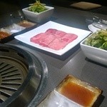 しずく庵 - これから肉がやってきた