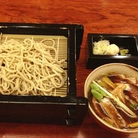 日本橋　本陣房 - 鴨南蛮
                
                
                うーむ、蕎麦、つゆ共にイマイチ…