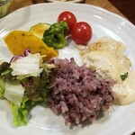 キッチン ブルー グローブ - ご飯、サラダを乗せます