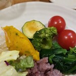 キッチン ブルー グローブ - 残しておいたパンプキンのポテサラ、野菜