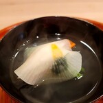 馬車道 大かわ - 牡蠣豆腐と白魚の椀