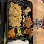 大福飯店 - 唐揚げ弁当の全貌。