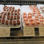 ショコラティエ・エリカ - 内観_陳列_トリュフ