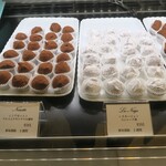 ショコラティエ・エリカ - 内観_陳列_トリュフ